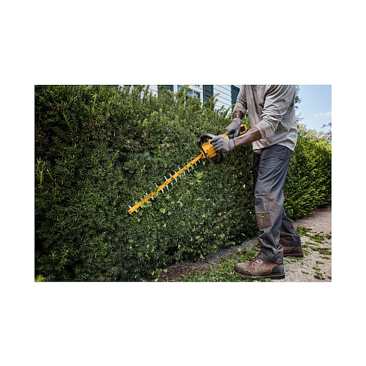 DeWALT DCMHT573X1-QW power hedge trimmer