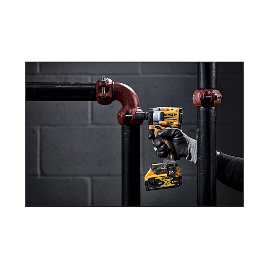 DeWALT DCF922P2T-QW power wrench