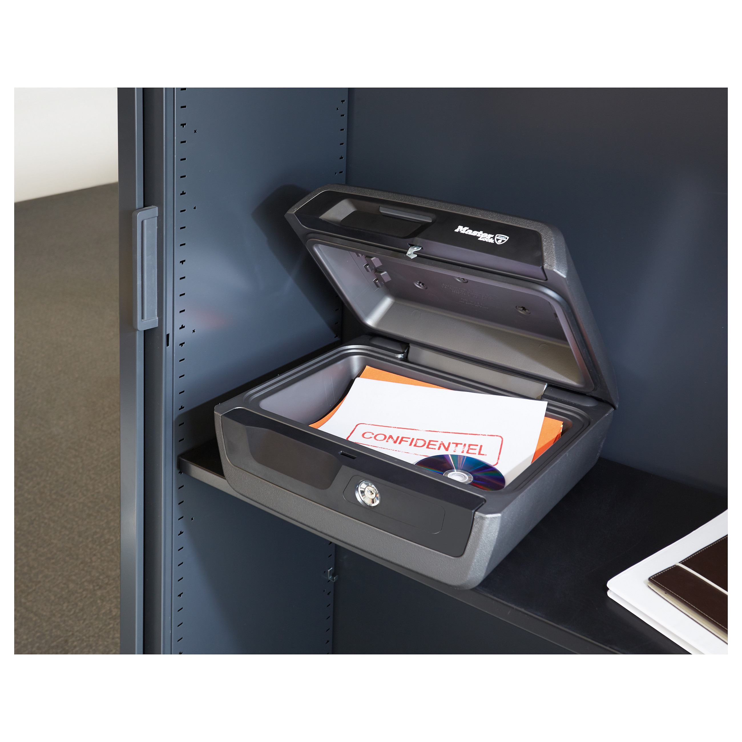 MASTER LOCK LCFW30100 safe