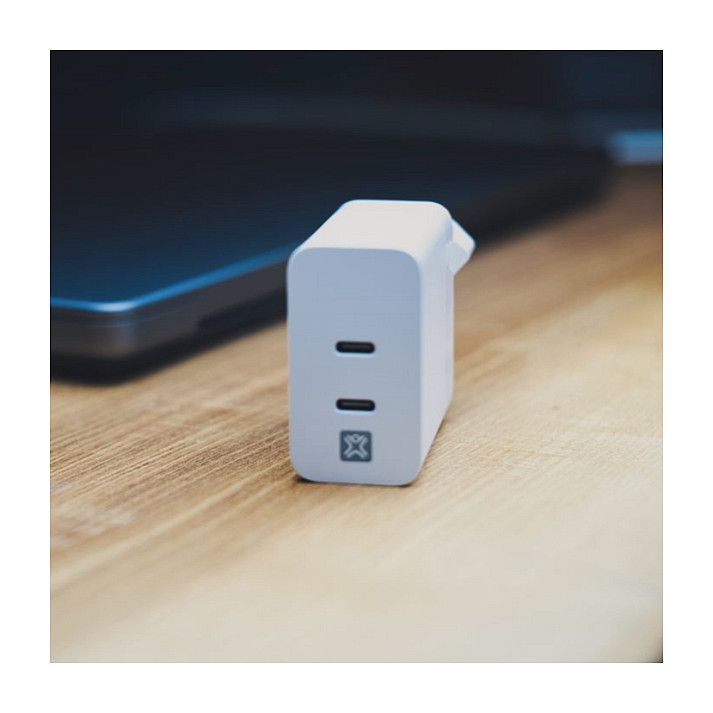 XtremeMac XWH-SPC60-03 mobile device charger