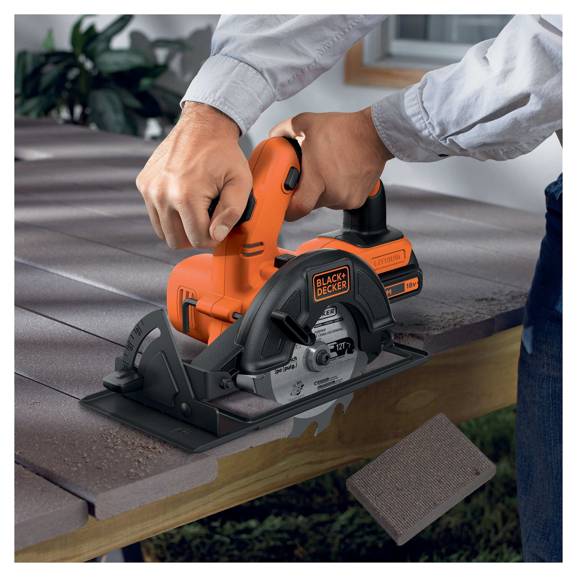 Black & Decker BDCCS18N-XJ portable circular saw